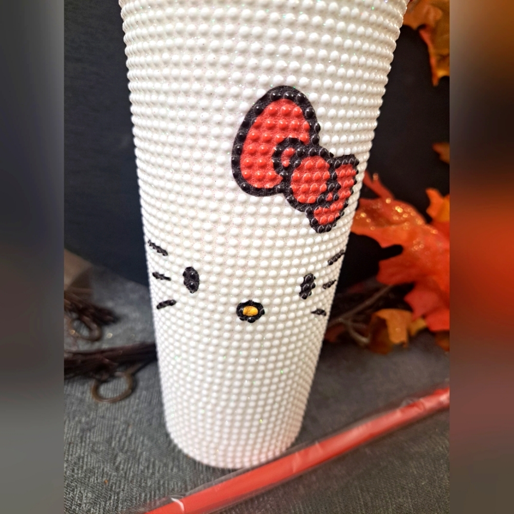 Hello Kitty Big Face 20 Oz White Rhinestone-Studded Plastic Tumbler Cup - Picture 3 of 7